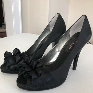 Nina New York Open Toe Heels . Black . Size: 9